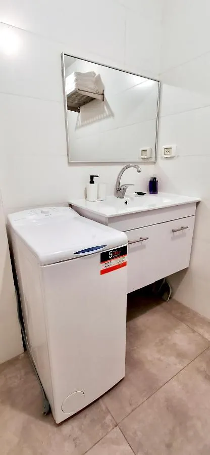 Cozy Apartment In The Center Of Haifa 0*,