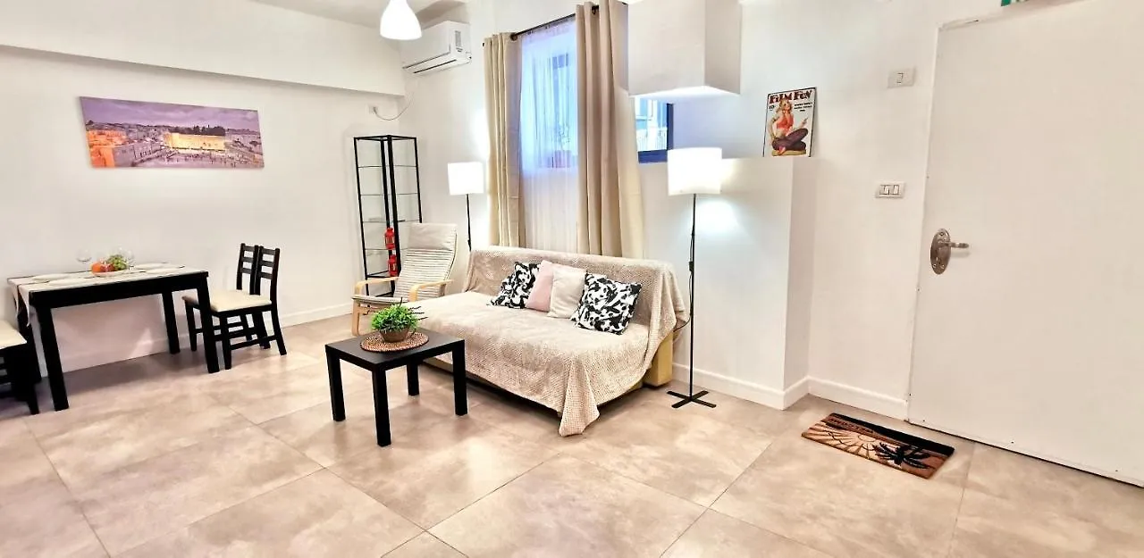 Cozy Apartment In The Center Of Haifa